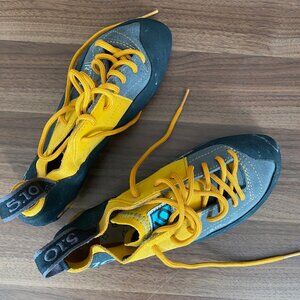 5.10 rogue orange and black climbing shoes Size 7